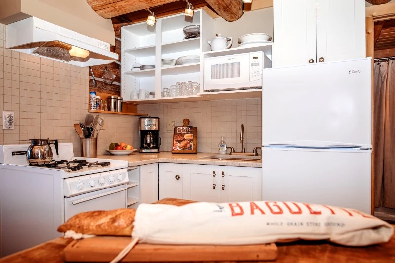 Rocky Mountainview Cabin Getaway, Jasper, AB - Image 4